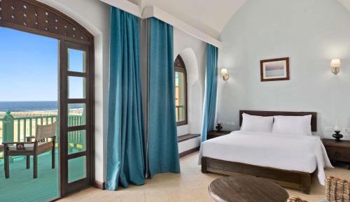 Partial Sea View Room - Queen Bed