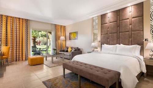 Deluxe Room King Bed 