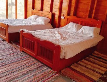 Room #1549996304