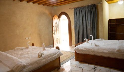 Room #1549996303