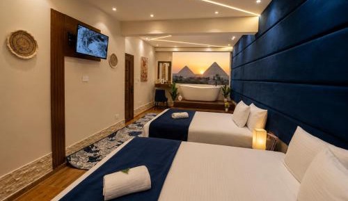 Jacuzzi Suite with Pyramids View