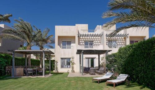 Villa with Garden View