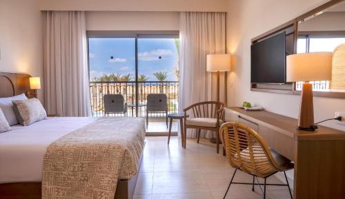 Superior, Queen or Twin Bed, Pool View