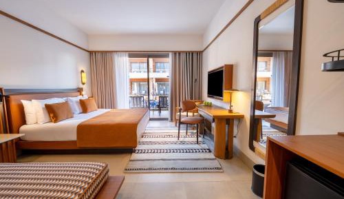 Superior, Queen or Twin Bed, Pool View