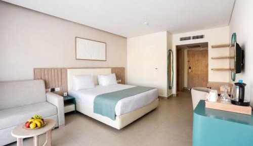 Deluxe Swim-Up Room