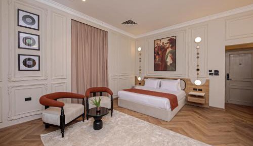 Deluxe Queen Room