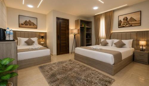 Suite with Balcony with Pyramids View