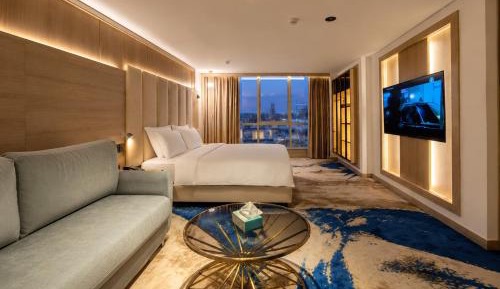 Deluxe King Suite