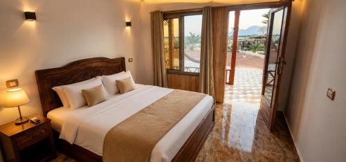Double or Twin Room with Partial Sea View