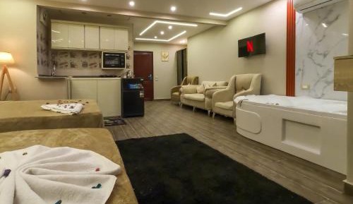 Studio with Spa Bath