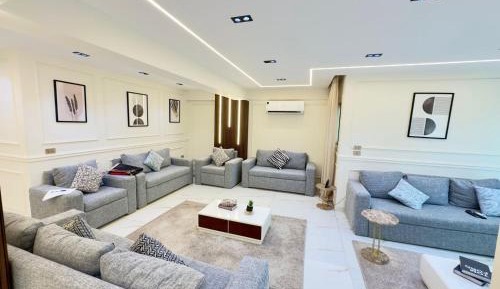 Three-Bedroom Deluxe Apartment