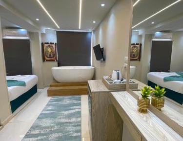 Queen Room with Spa Bath