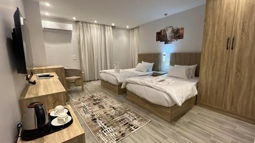 Triple Room with City View