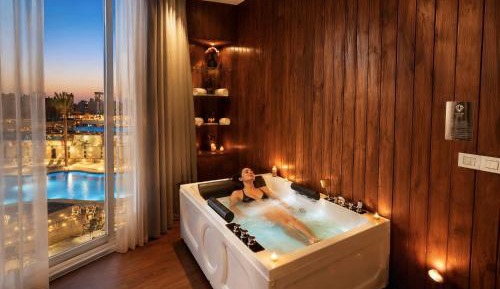 Royal Suite with Pool View