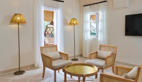 Superior King Suite with Lagoon View