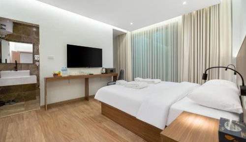 Deluxe Queen Room