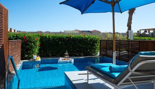 Swim Up Room