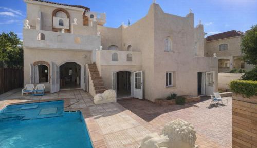 Villa - Beach Front