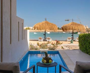 Creek Studio with plunge Pool Lagoon view