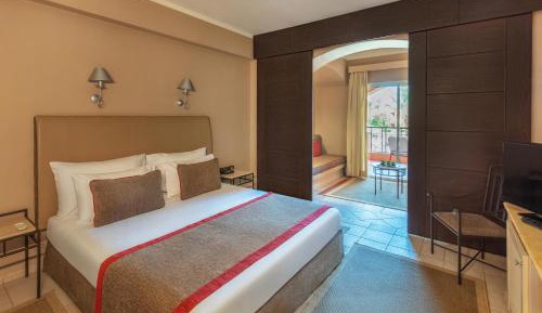 Deluxe Family, Queen or Twin Bed, Pool View