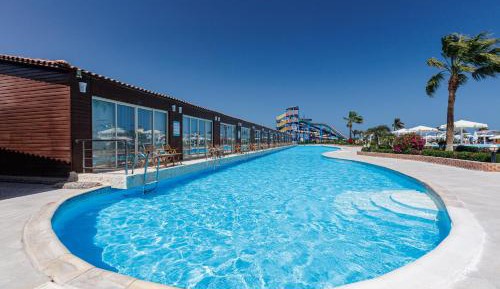 Swim-Up Room