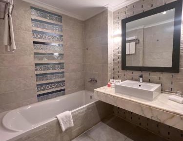 Signature Pool Suite Sea View