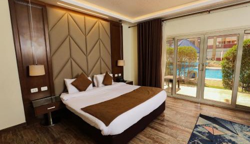 Junior Suite with Pool View