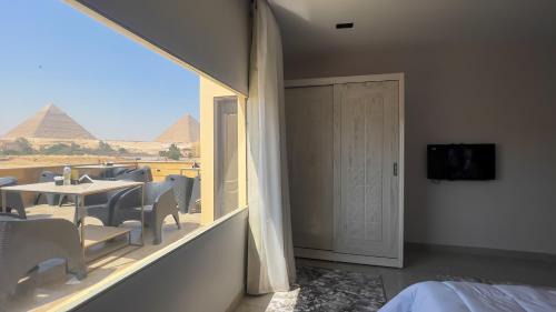Deluxe Family Room with Pyramids View