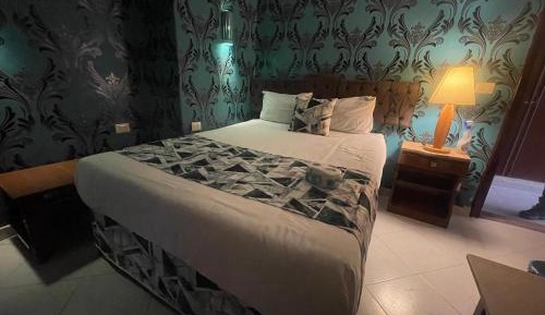 Deluxe Queen Room