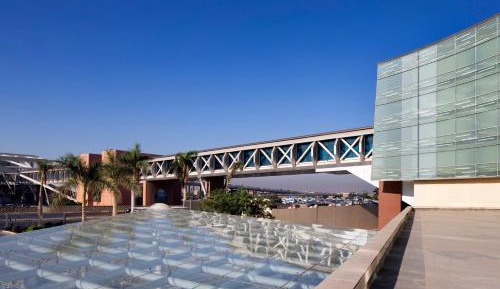 Deluxe, Guest room, 1 King, Airport view