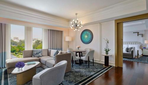 Premier One-Bedroom King Suite