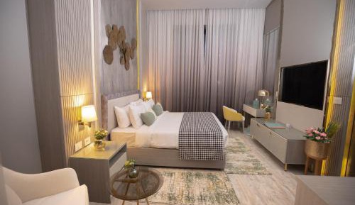 Junior Suite with Pool View