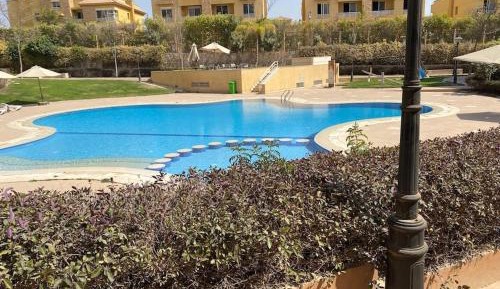 Apartment with Pool View 