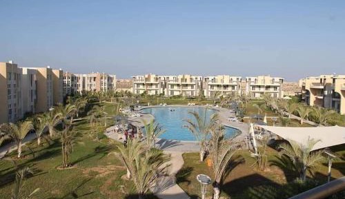 Apartment with Pool View 