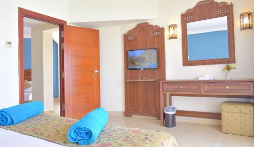 Standard Family Room with Garden View