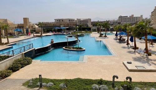 One-Bedroom Apartment with Pool View