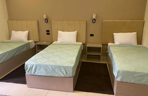 Al-Manshiyah Hotel | Golden Hoster