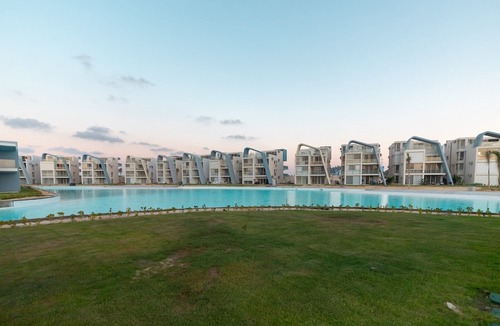 Zawiyat 'Abd al Mun'im Ski Chalet | Lagoon view 3 br garden fouka bay TW2AG