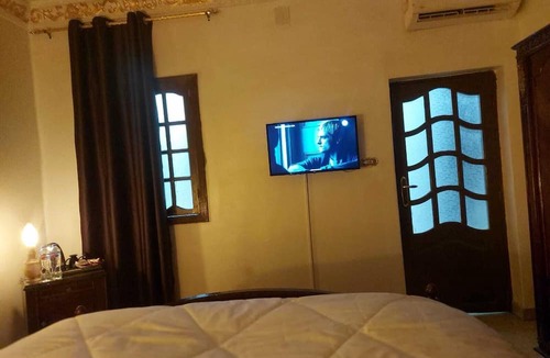 Giza Bed & Breakfast | Phoenix pyramids view
