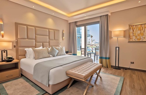 Village Road Hotel | Rixos Premium Magawish Suites and Villas