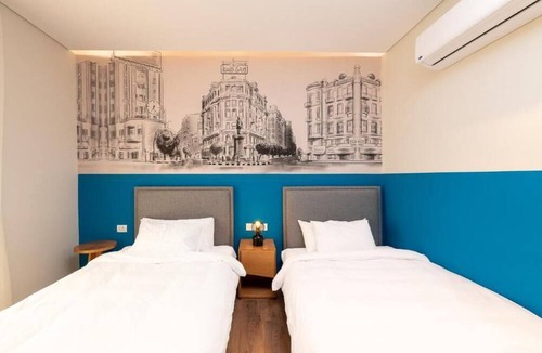 Qasr an-Nil Apartment | Kennah Lasciac | 3BR Near Tahrir Sq., Downtown