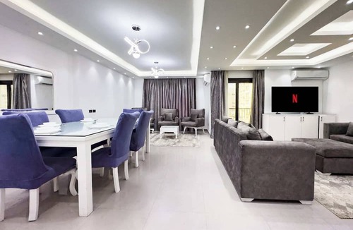 Nasr City Apartment | Xuru Stays I The Bold & Bright 3bdr Apt. 15 Min To Airport
