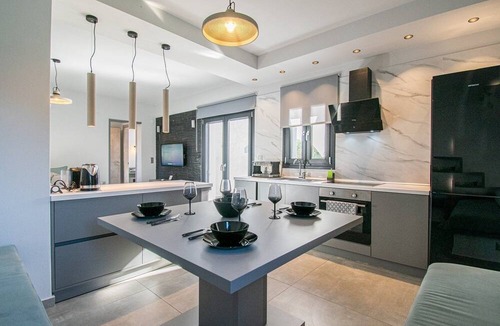 Nea Iraklia Villa | TheaSea Villa cooling & heated floor
