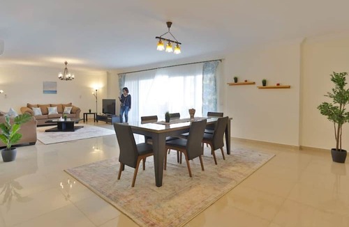 Heliopolis Apartment | Parkside boutique 3 bedroom apartment