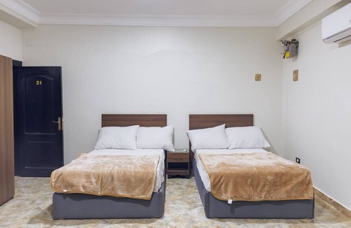 Oula Hotel | khufu house