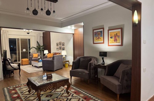 Zamalek Apartment | Nile View Apartment - Sleeps 4 & Balcony