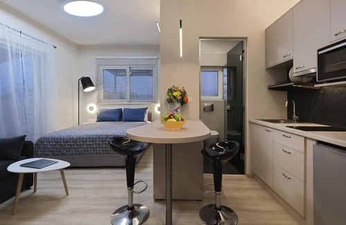 Pangrati Apartment | Iliodorou2-4- Acropolis terrace Athenian studio