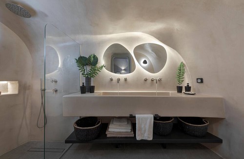Oia Apartment | Exotic Cave Suite with Hot Tub and Sea view by Caldera Houses