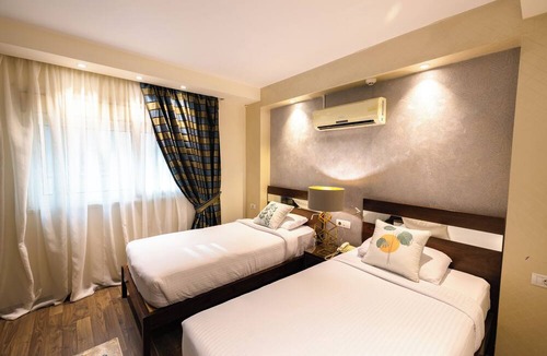 Al Duqqi Hotel | Alashrafia Smart Residence