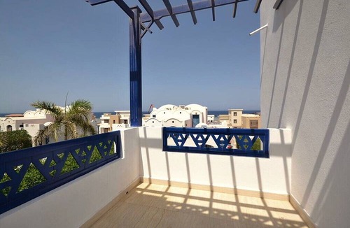 Sahl Hasheeh Apartment | Luxury 4-Bedroom Villa for Rent in Amaros.